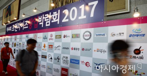 한국 '나홀로 사장님' 숫자 OECD 4위