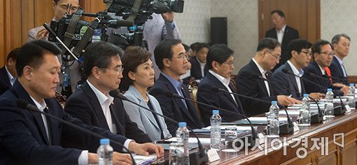 [포토]신중한 국무위원들