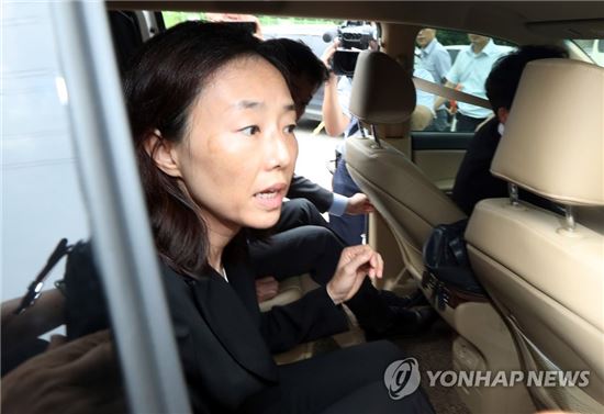 '문화계 블랙리스트' 조윤선 석방…"이게 나라냐" 사법부 비난