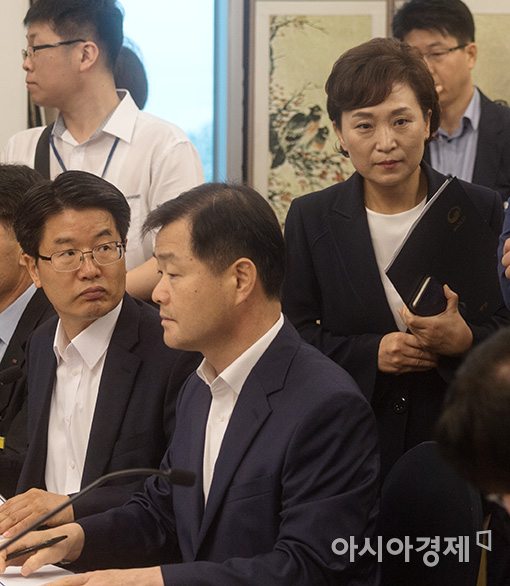 [포토]화물차 졸음운전 당정 참석하는 김현미 장관
