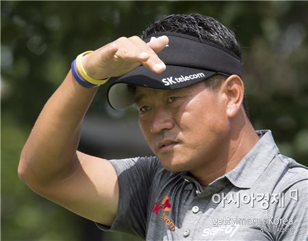 최경주의 6언더파 폭풍 샷 "퍼팅의 힘"