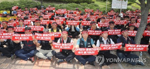 한수원 노조가 집회를 열고 신고리 5·6호기 건설 중단에 반대하고 있다./사진=연합뉴스