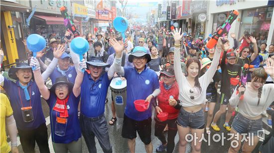 장흥물축제,살수대첩 1만명 ‘대박’ ~물축제 열기 고조