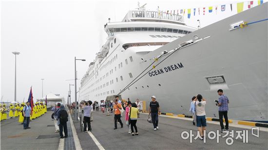 일본 고급형 국제 크루즈선 여수항 첫 입항