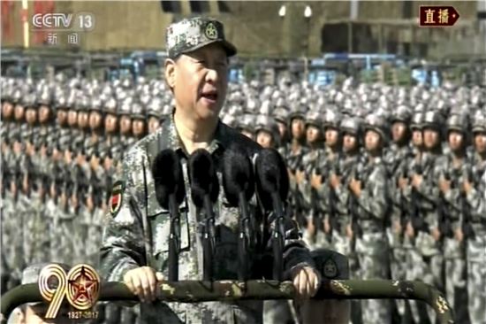 [포토]전투복 입은 시진핑…신형 ICBM 공개