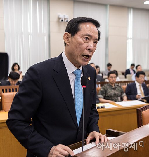 [포토]국회 국방위 출석한 송영무 장관