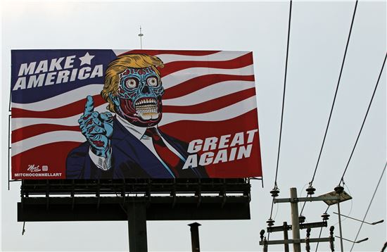 멕시코시티에 '트럼프 외계인' 등장