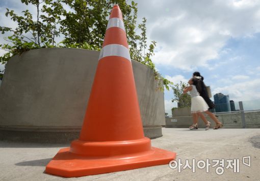 [포토]서울로에 방치된 라바콘
