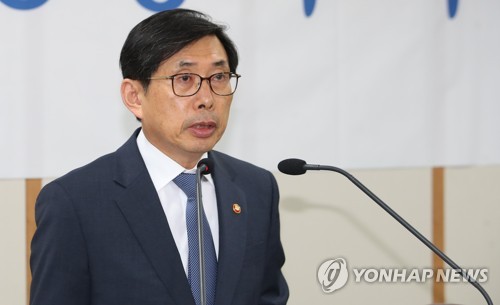박상기, "낮은 자세로 국민 아픔 치유" 신임 검사들에 주문