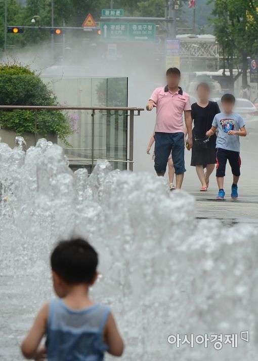 [포토]더위 식혀주는 바닥분수와 쿨링 포그