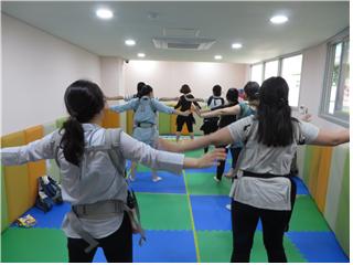 아기띠 라인댄스 