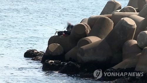 ‘바닷가 물귀신’ 테트라포드서 40대 추락…사고 막지 못하나