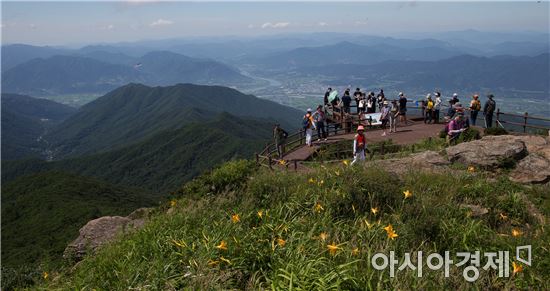 [포토]천상정원 노고단 찾은 피서객들