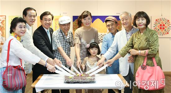 [포토]김성환 동구청장, 전통채색화 공모대전 수상자 격려