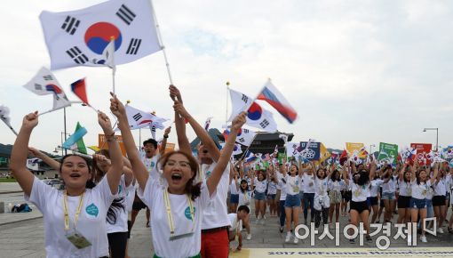 [포토]재외동포 대학생, 광화문서 아리랑을 외치다!