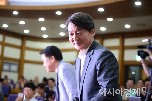 [포토]당대표 출마 안철수 '옅은 미소'