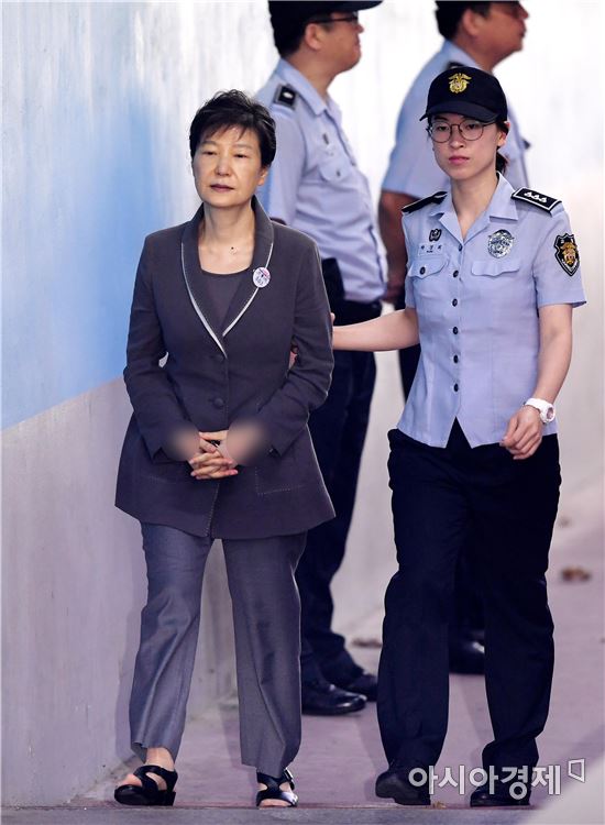 [포토]법정 향하는 박근혜 전 대통령