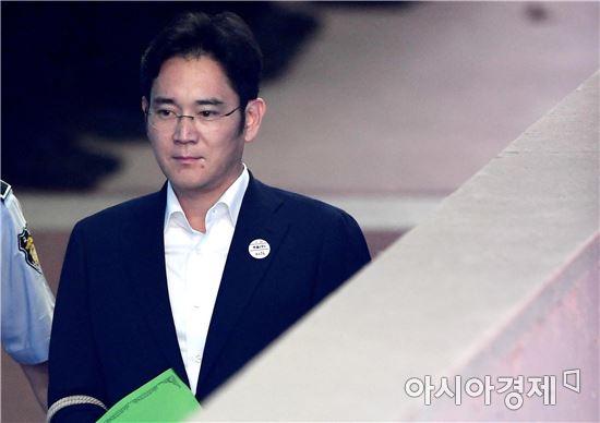 변혁의 소용돌이…'3대 재판' 이달말 결판