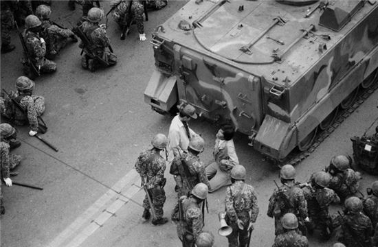 5·18 당시 금남로에 투입된 계엄군.[이미지출처=연합뉴스]
