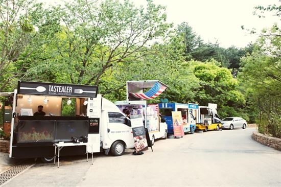 패션업계, 여름맞이 활발한 마케팅 눈길