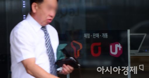 '갤노트8' 출시 전 美 '갤S8' 출고가 인하…韓 소비자 차별?