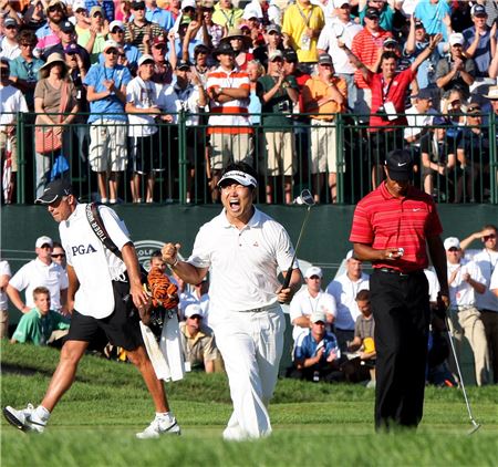 [골프토픽] 양용은의 우즈 격침 "역대 명승부 7위"