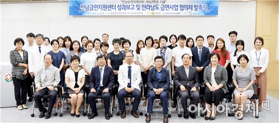 전남권 금연관련 기관단체 참석자들이 기념촬영하고 있다.