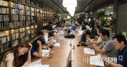 [포토]서점에서 시원한 여름나기