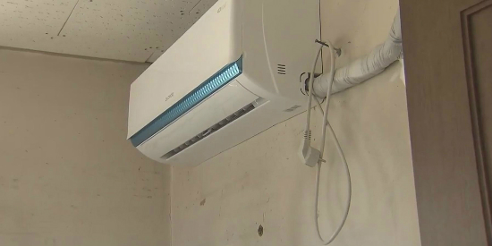 기증 받은 에어컨 가동 못하는 경비실 사연