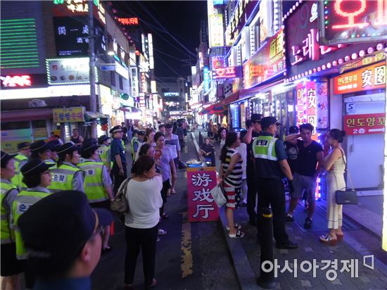 서울 영등포경찰서가 대림동 일대에서 민관경 합동순찰을 하고 있다. 사진제공=영등포경찰서