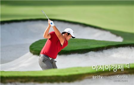 안병훈이 PGA챔피언십 둘째날 7번홀에서 벙커 샷을 하고 있다. 샬럿(美 노스캐롤라이나주)=Getty images/멀티비츠