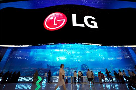 LG전자, '두바이몰'에 세계 최대 올레드 사이니지 설치