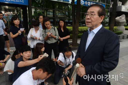 [포토]소녀상 버스 탑승 소감 밝히는 박원순 서울시장