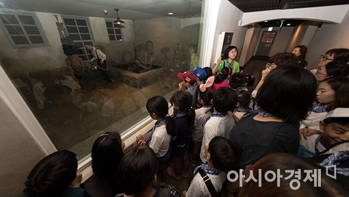 [포토]서대문형무소 찾은 아이들