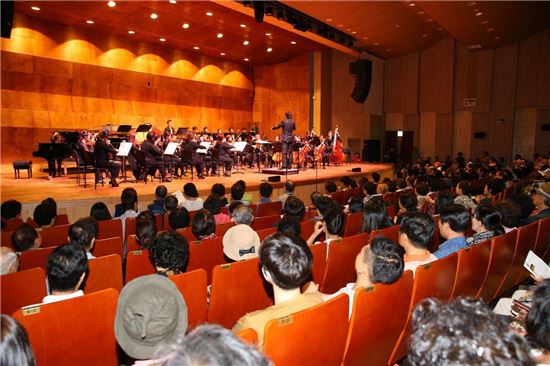 1000회 맞는 ‘서초금요음악회’ 가보니...