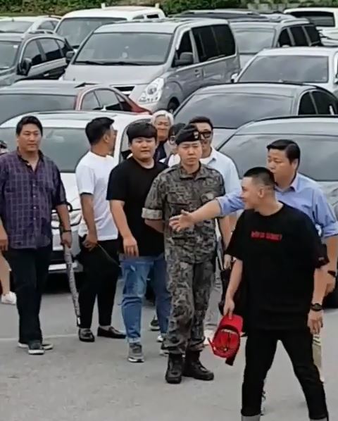 지창욱 군입대, 밝은 표정으로 '잘 다녀올께요'