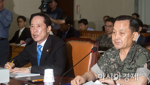 [포토]답변하는 송영무 국방장관