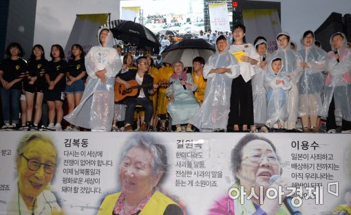 [포토]하나 된 목소리 '바위처럼 살아가보자'