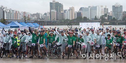 [포토]"태극기 달고 한강을 달려요"