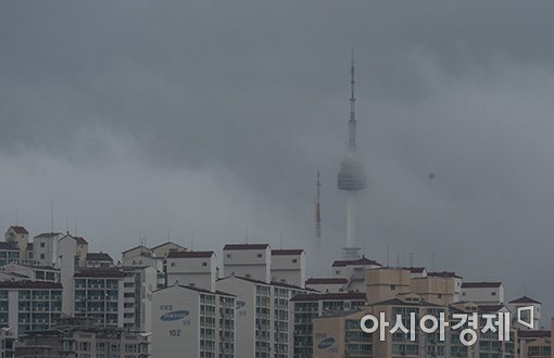 [포토]비구름에 잠긴 남산 N타워