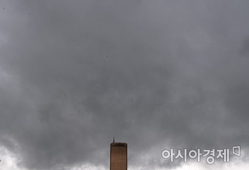 [포토]먹구름 몰린 63빌딩
