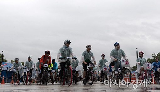 [포토]'우중 라이딩'