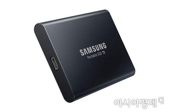 삼성전자, 4세대 낸드 적용한 포터블 SSD 신제품 'T5' 출시