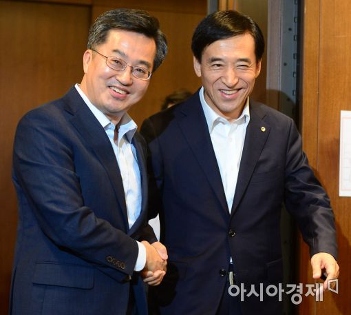 김동연-이주열 "北 리스크 등에 적기 신속 대응"