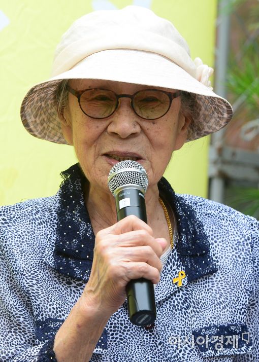 [포토]일본의 공식 사죄 촉구하는 김복동 할머니