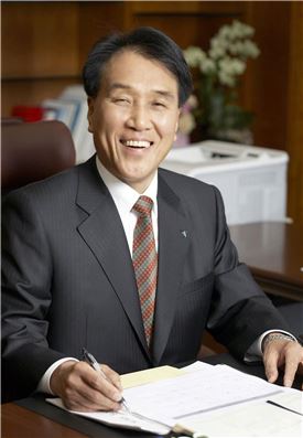 김지완 BNK금융 회장 후보 "나는 정치와 무관한 사람…낙하산 지적 억울하다"