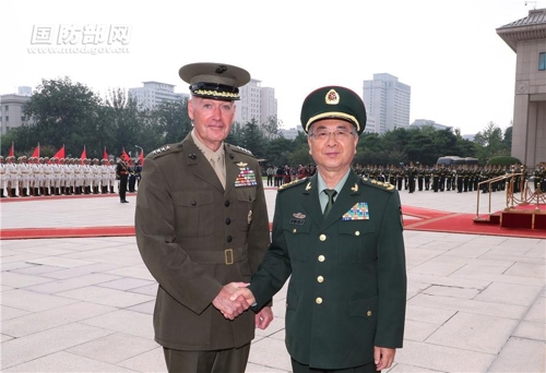 던퍼드 미 합참의장(왼쪽)과 팡펑후이 중국 인민해방군 총참모장(사진=연합뉴스)