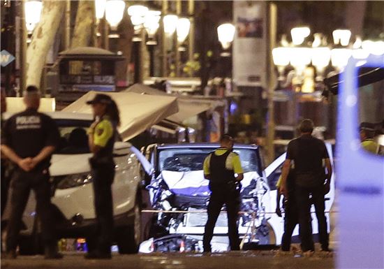 바르셀로나 남부서 테러범 4명 사살…차량테러 연관 추정