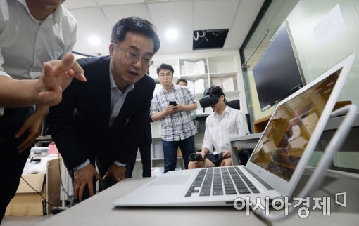 [포토]스타트업 찾은 김동연 경제부총리