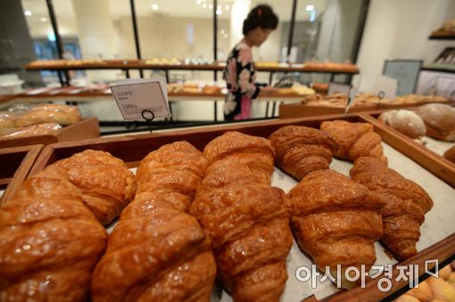 [살충제 계란 파동]"정부 발표만 믿을 수 없어"…'두 눈' '두 발' 확인나선 소비자들